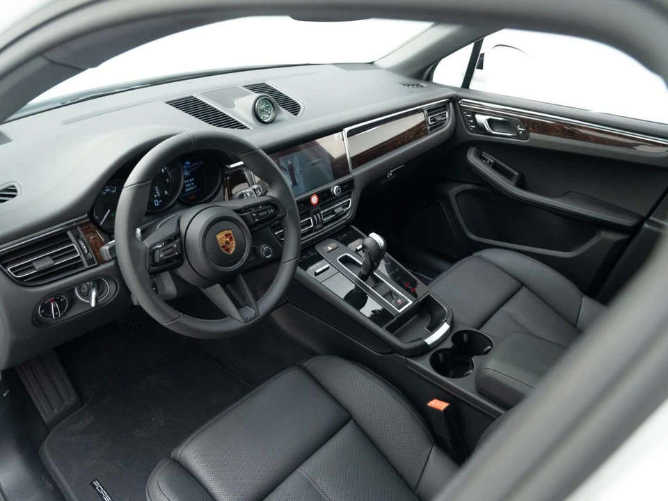 2026 Porsche Macan Electric - Image 4 of 28