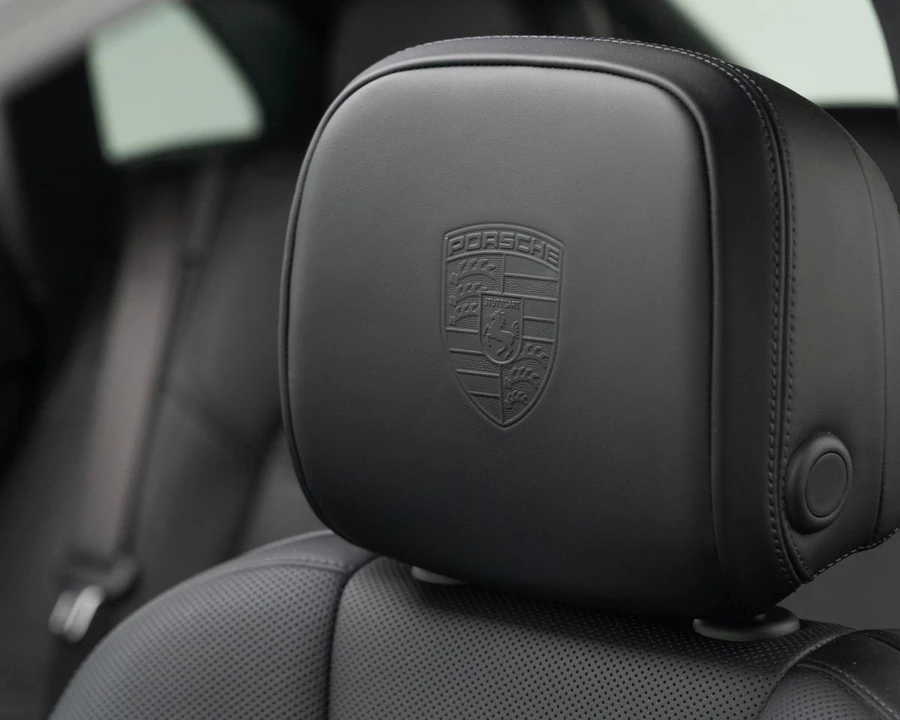 2026 Porsche Macan Electric - Image 17 of 28