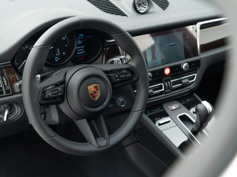2026 Porsche Macan Electric - Image 27 of 28