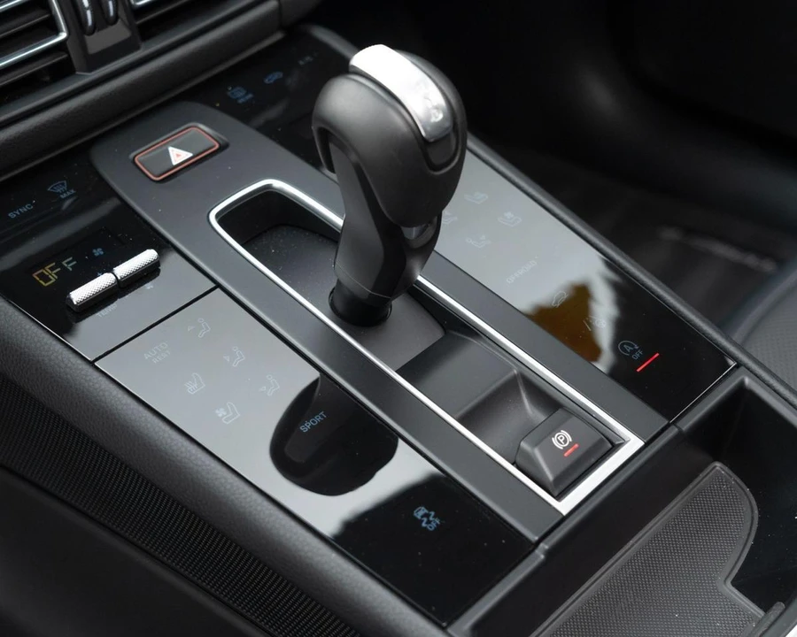2026 Porsche Macan Electric - Image 24 of 28