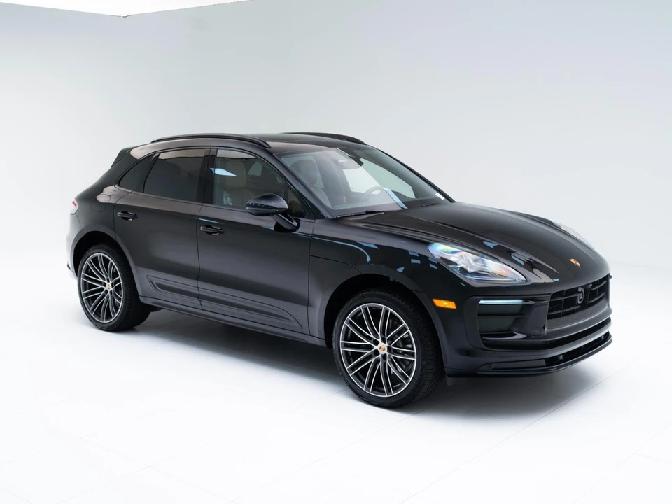 2026 Porsche Macan Electric - Image 7 of 28