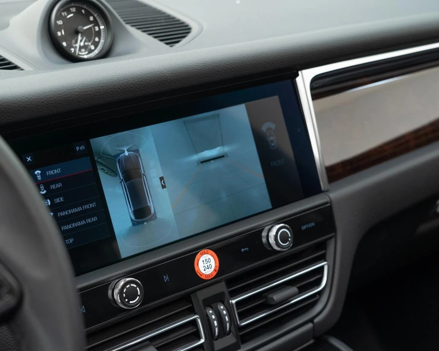 2026 Porsche Macan Electric - Image 23 of 28