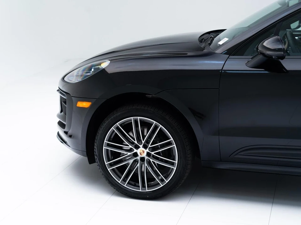 2026 Porsche Macan Electric - Image 11 of 28