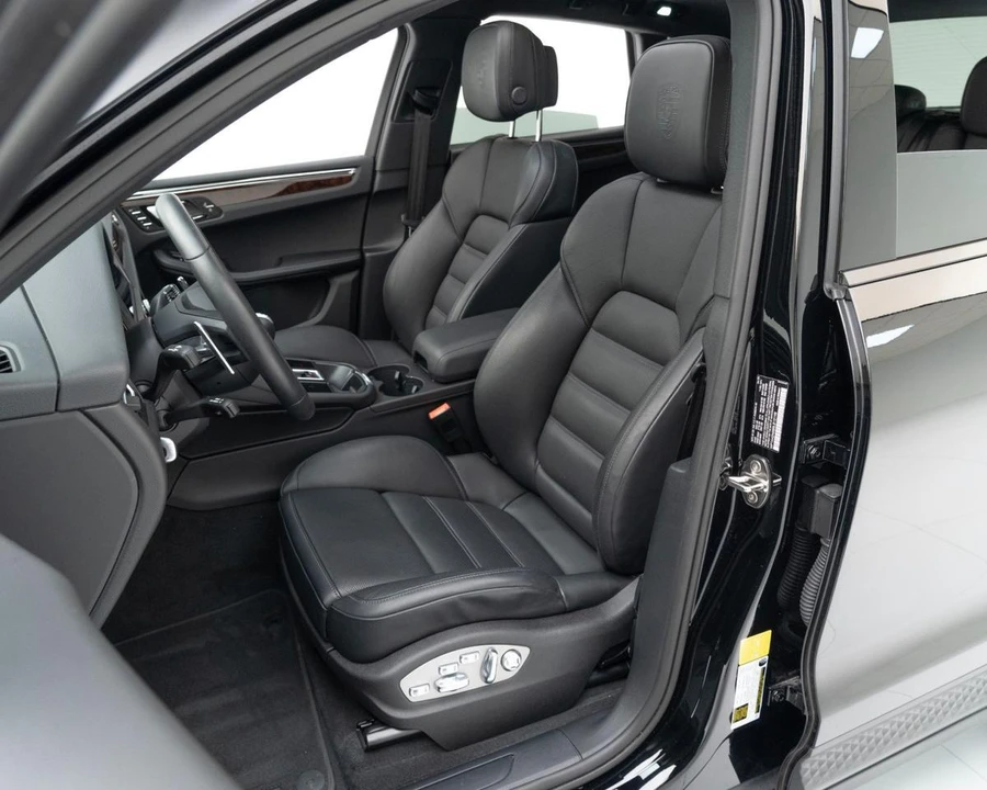 2026 Porsche Macan Electric - Image 5 of 28