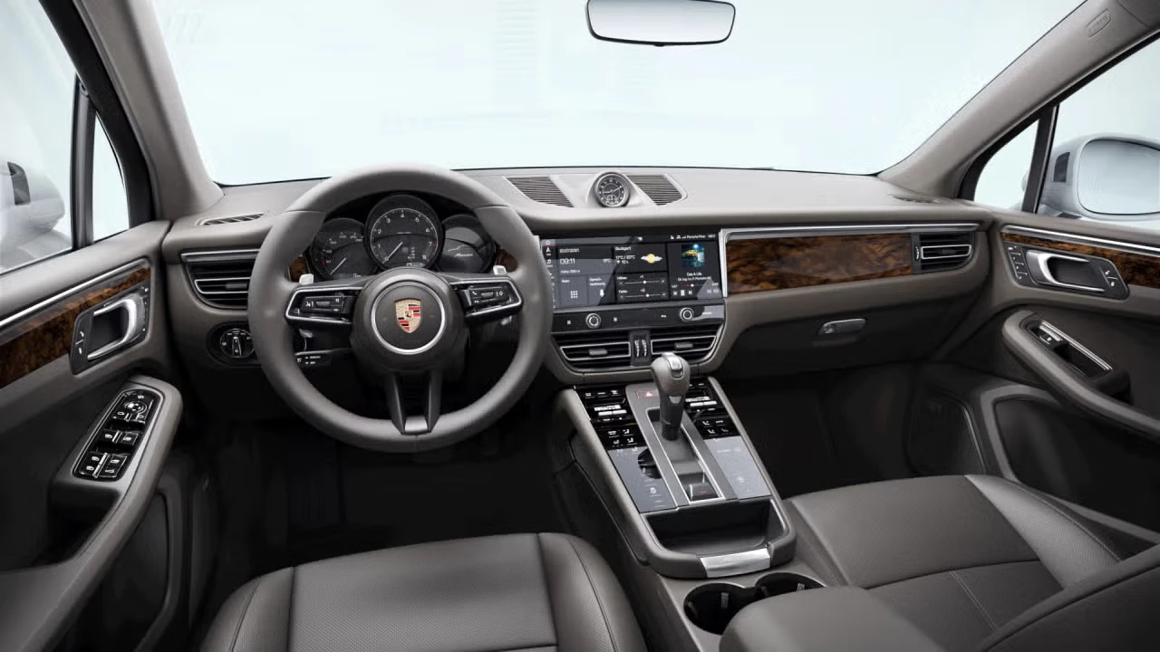 2026 Porsche Macan - Image 28 of 31
