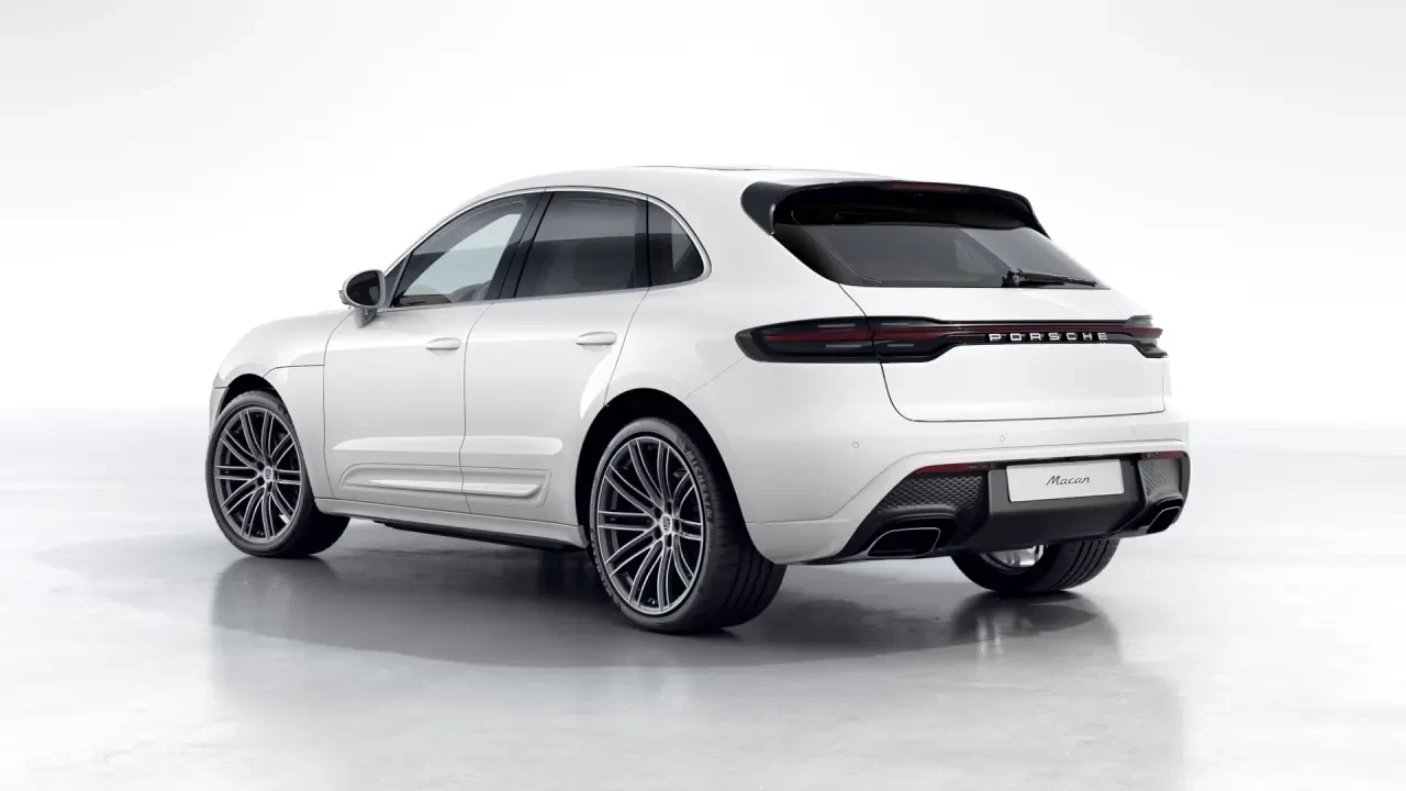 2026 Porsche Macan - Image 24 of 31