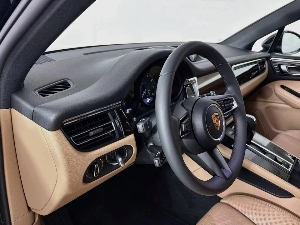 2026 Porsche Macan Electric - Image 4 of 5