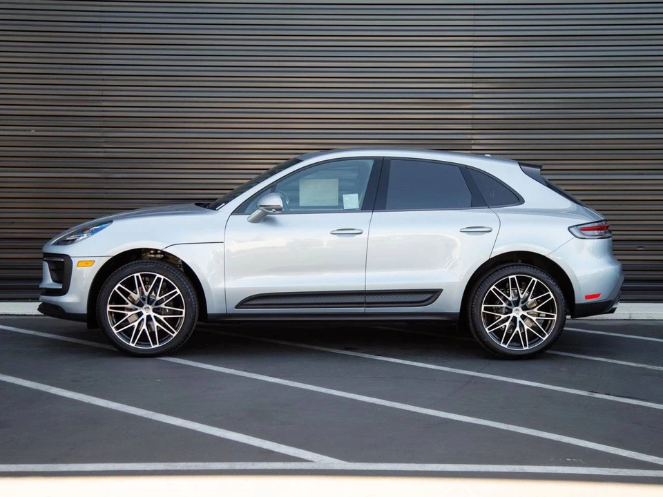 2026 Porsche Macan Electric - Image 2 of 5