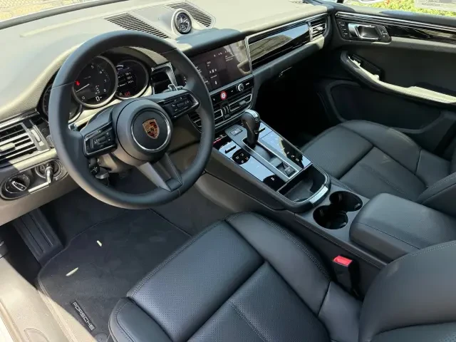 2026 Porsche Macan Electric - Image 30 of 31