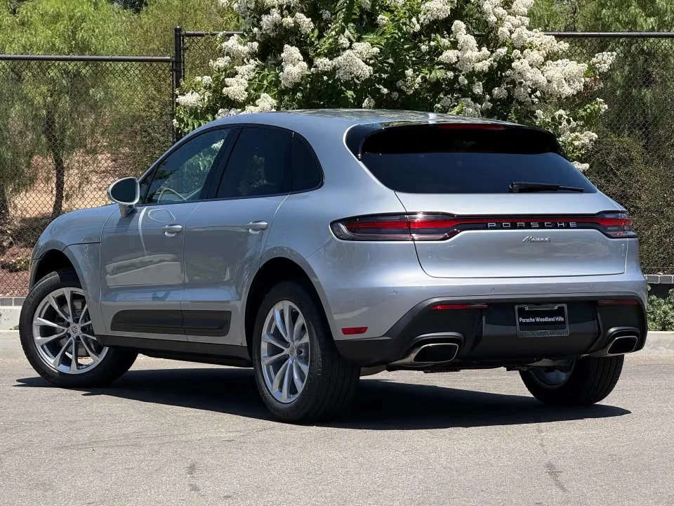 2026 Porsche Macan Electric - Image 19 of 31