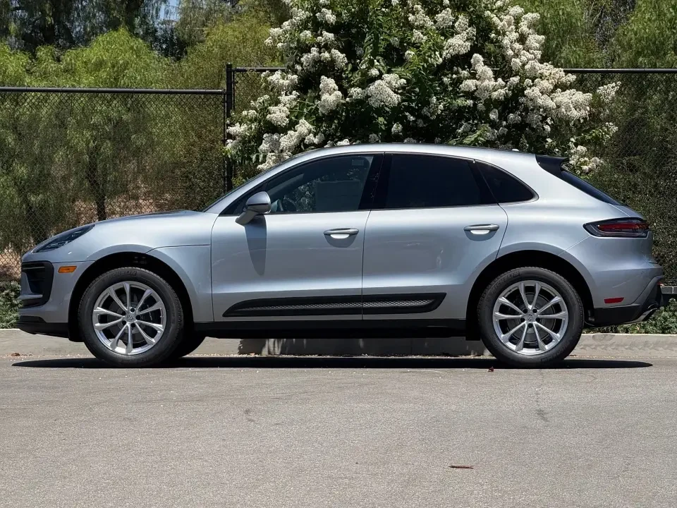 2026 Porsche Macan Electric - Image 15 of 31