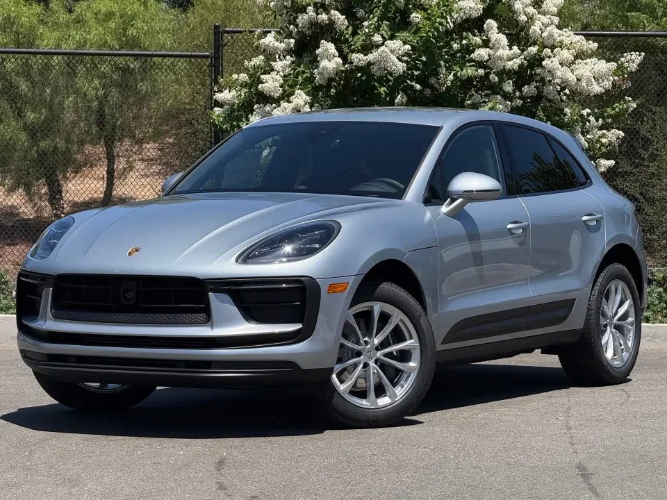 2026 Porsche Macan Electric - Image 7 of 31