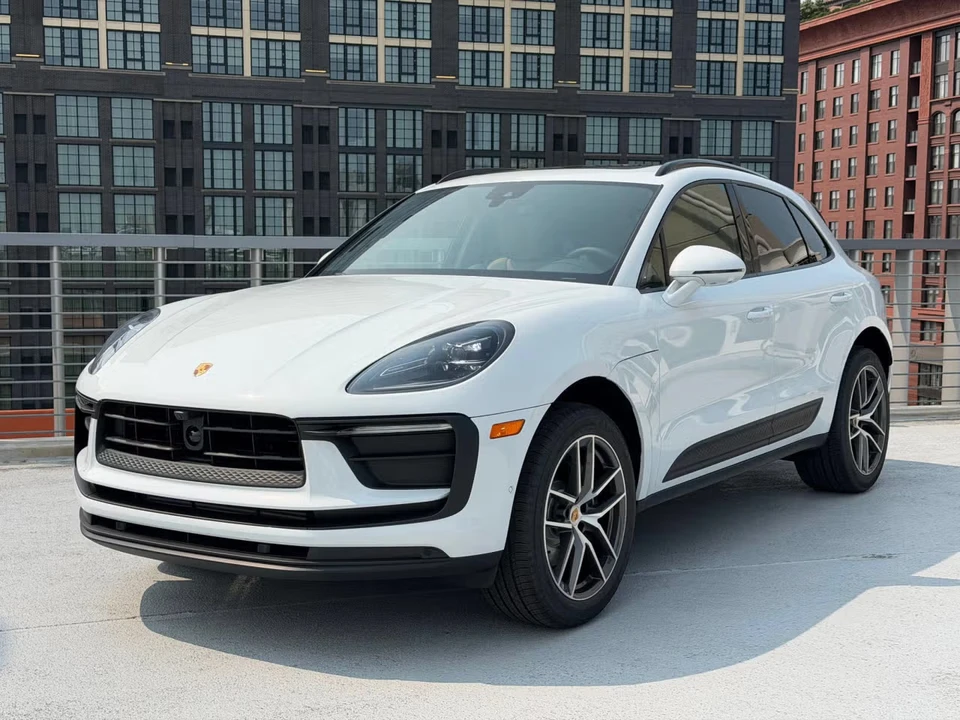 2026 Porsche Macan Electric - Image 4 of 31