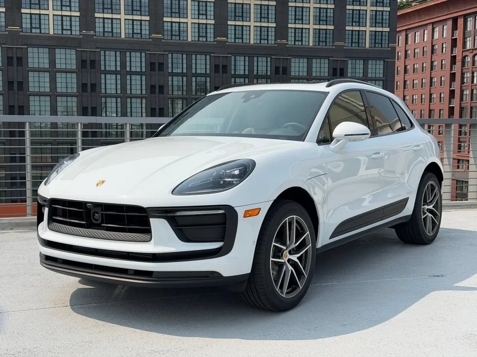 2026 Porsche Macan Electric - Image 8 of 31