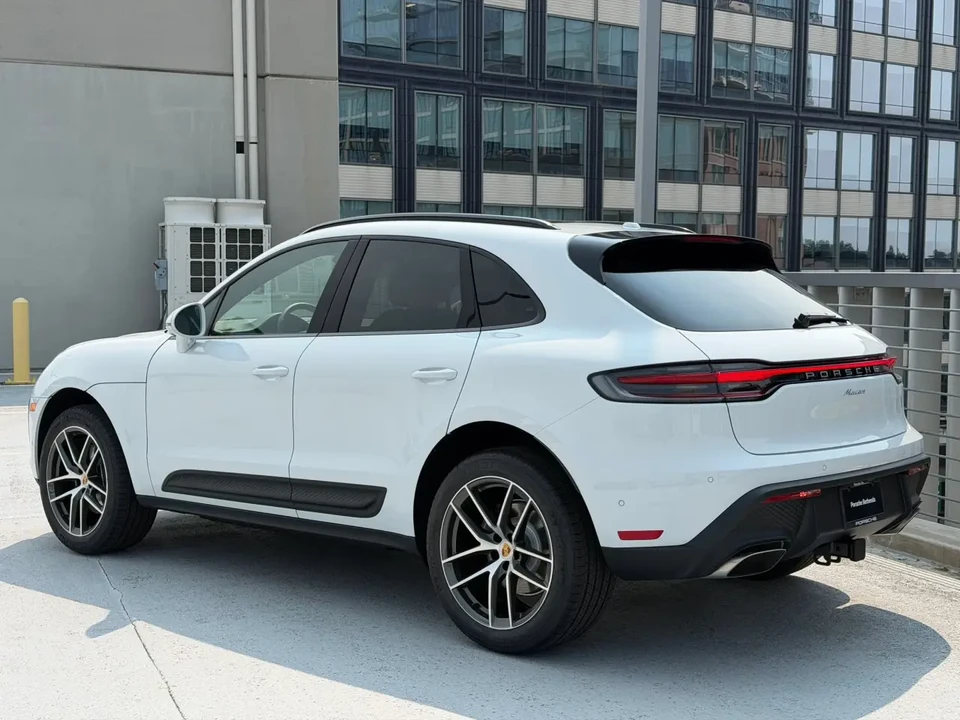 2026 Porsche Macan Electric - Image 24 of 31