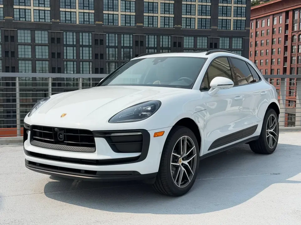 2026 Porsche Macan Electric - Image 7 of 31