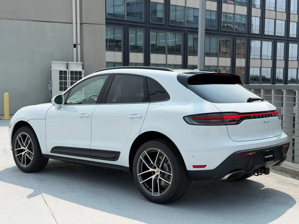 2026 Porsche Macan Electric - Image 19 of 31