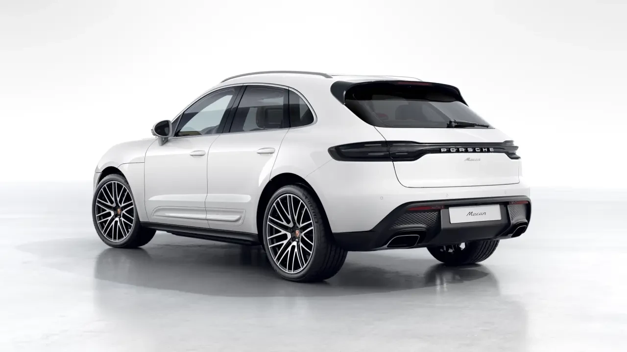 2026 Porsche Macan - Image 24 of 31