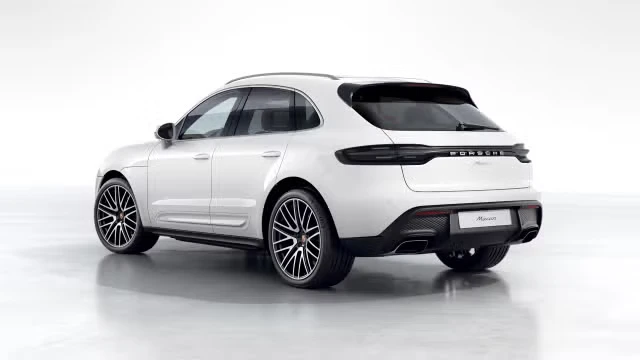 2026 Porsche Macan - Image 18 of 31