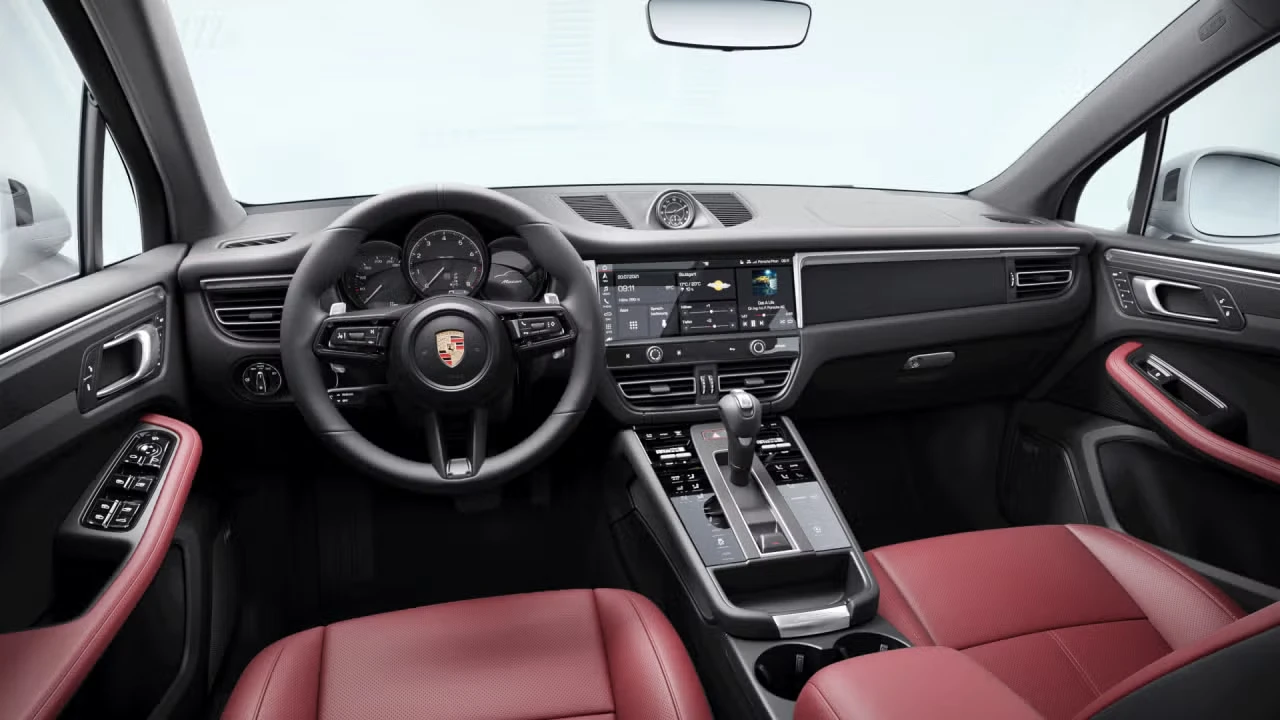 2026 Porsche Macan - Image 28 of 31