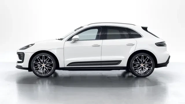 2026 Porsche Macan - Image 14 of 31