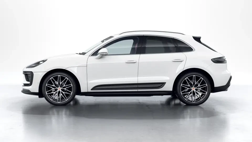 2026 Porsche Macan - Image 15 of 31