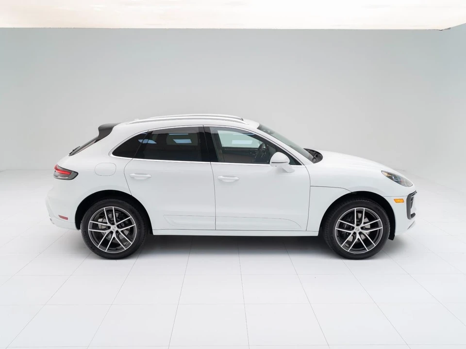 2026 Porsche Macan Electric - Image 8 of 28
