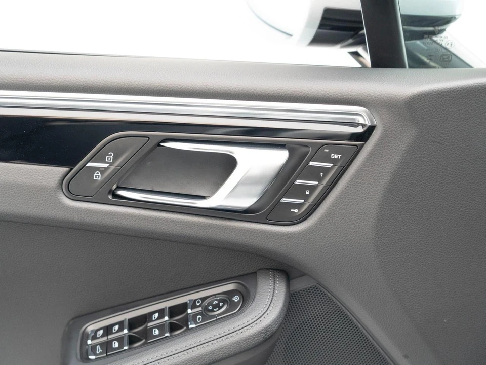2026 Porsche Macan Electric - Image 20 of 28