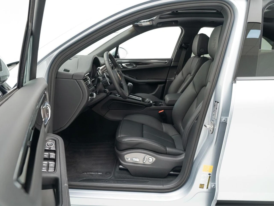 2026 Porsche Macan Electric - Image 17 of 28