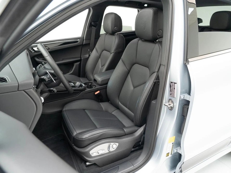 2026 Porsche Macan Electric - Image 5 of 28