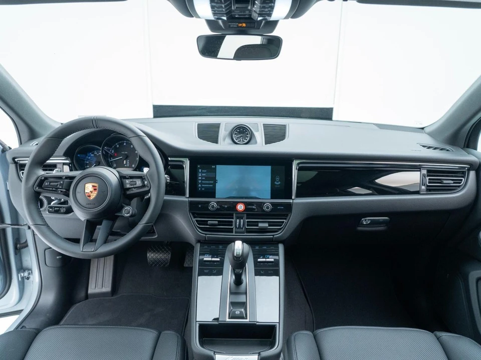 2026 Porsche Macan Electric - Image 27 of 28