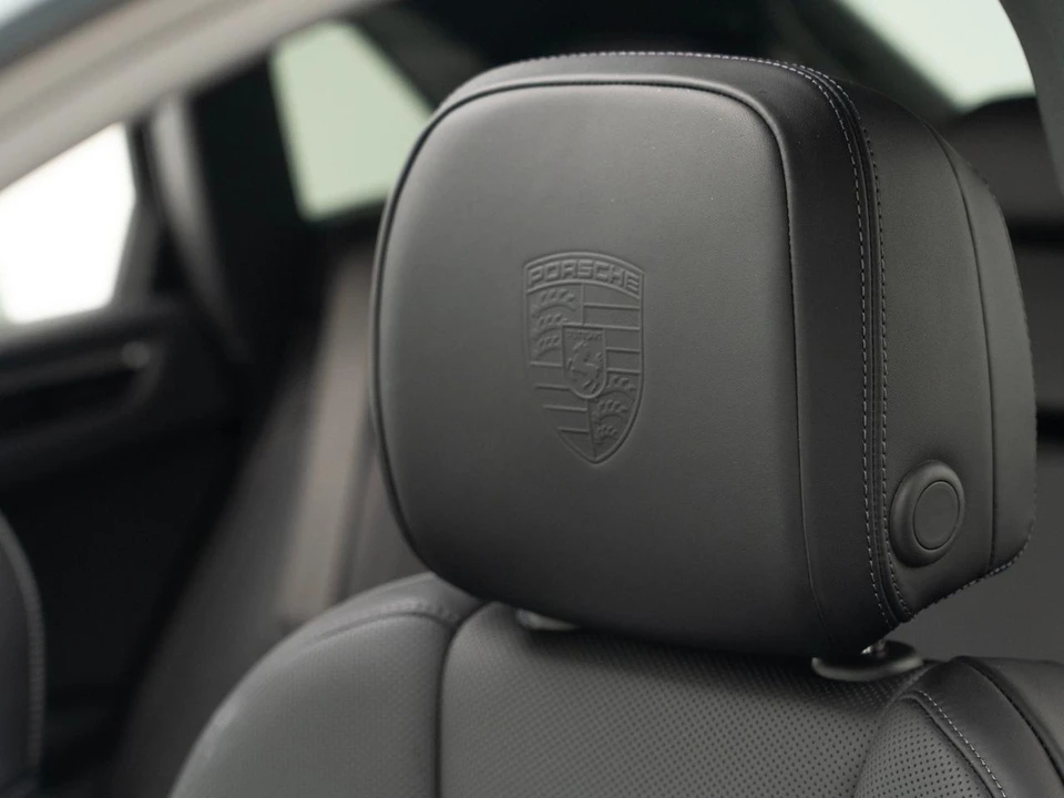 2026 Porsche Macan Electric - Image 18 of 28