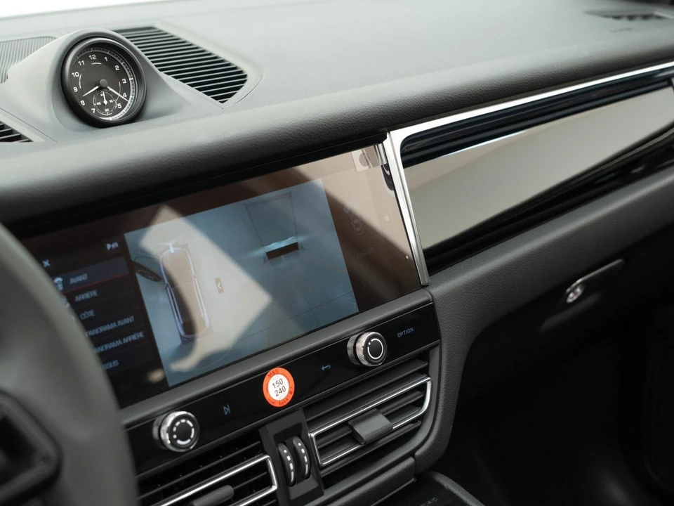 2026 Porsche Macan Electric - Image 23 of 28