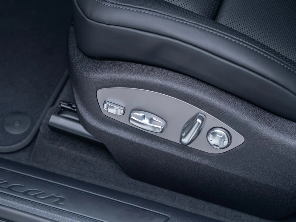 2026 Porsche Macan Electric - Image 14 of 28