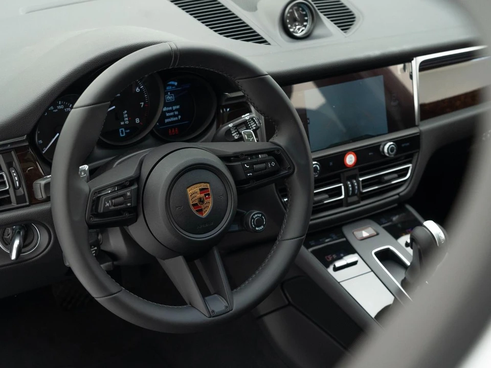 2026 Porsche Macan Electric - Image 16 of 28