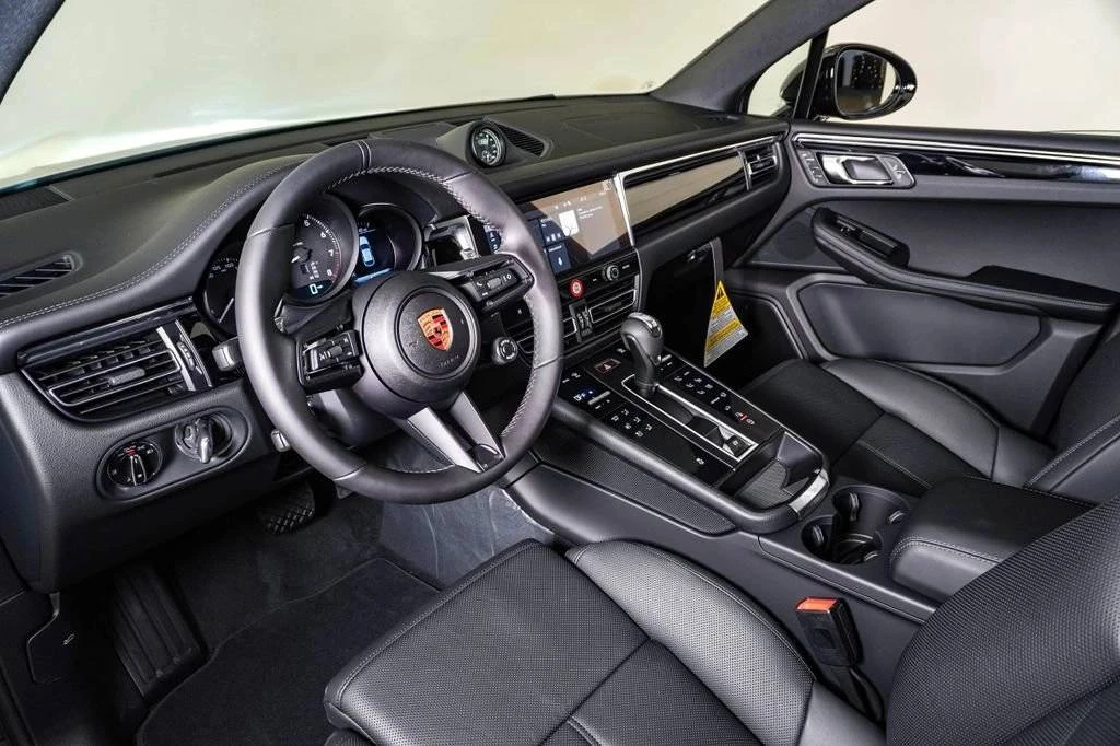 2026 Porsche Macan Electric - Image 4 of 4