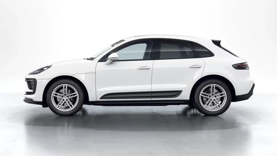 2026 Porsche Macan - Image 19 of 31