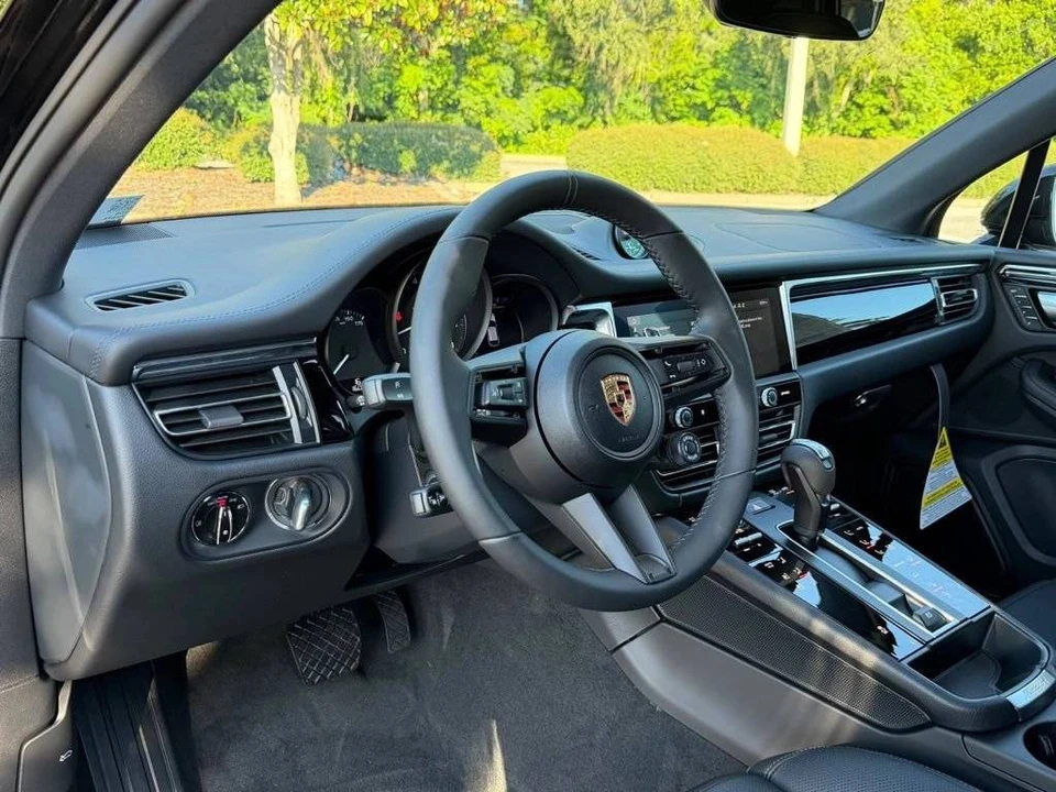 2026 Porsche Macan Electric - Image 4 of 4