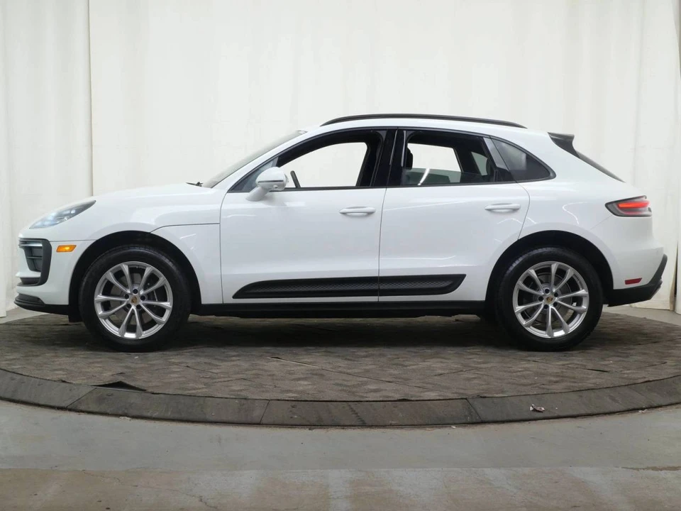 2026 Porsche Macan Electric - Image 2 of 5