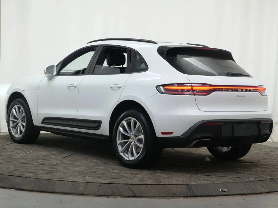 2026 Porsche Macan Electric - Image 3 of 5