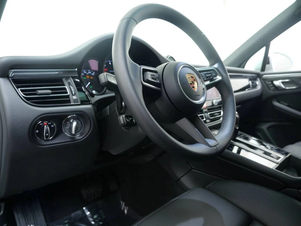 2026 Porsche Macan Electric - Image 4 of 5