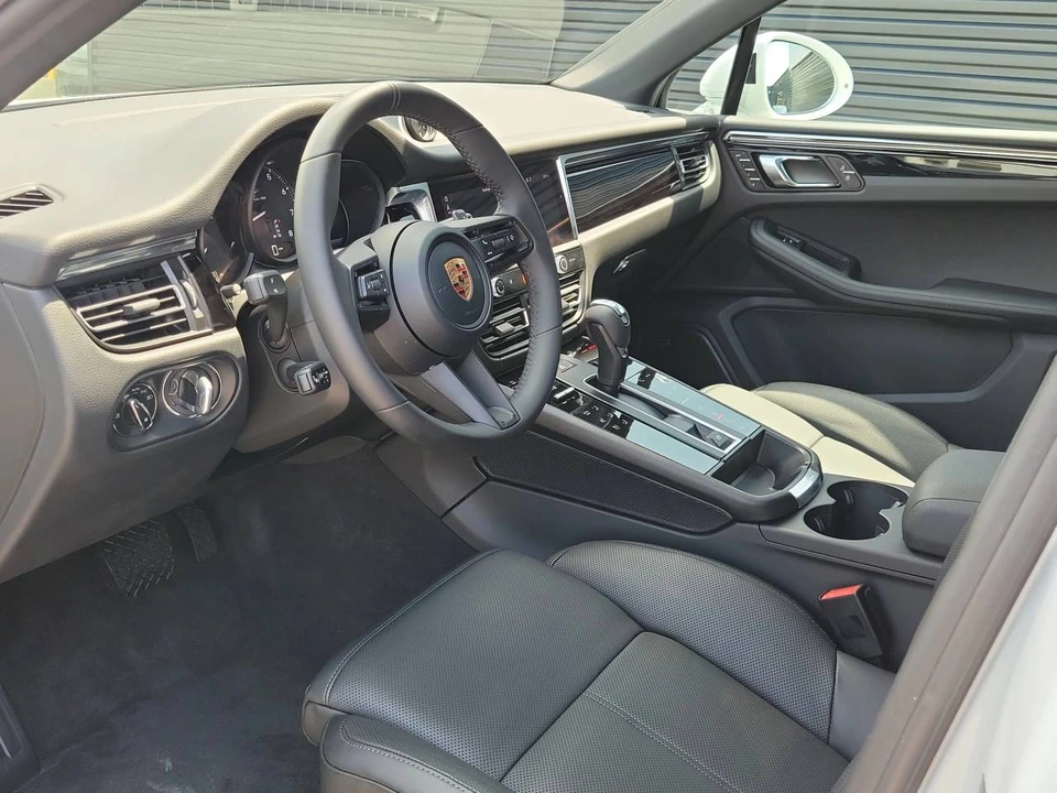 2026 Porsche Macan Electric - Image 3 of 5