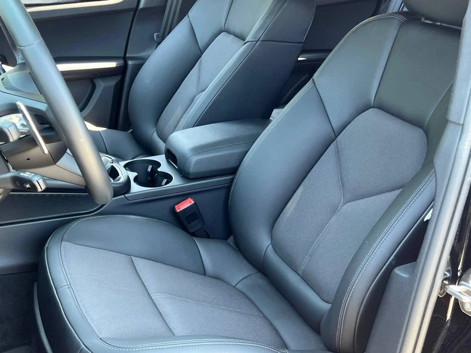2026 Porsche Macan Electric - Image 5 of 5