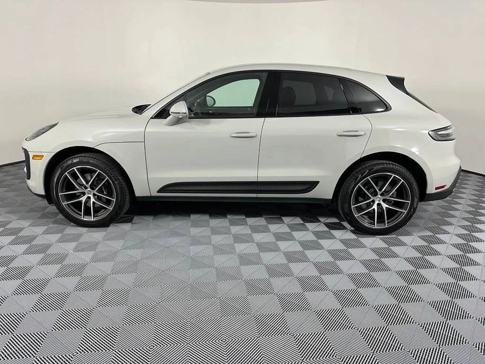 2026 Porsche Macan Electric - Image 2 of 5