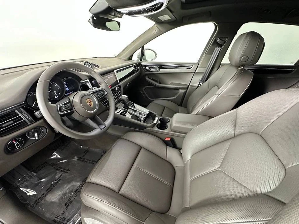 2026 Porsche Macan Electric - Image 4 of 5