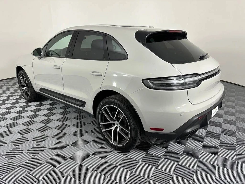 2026 Porsche Macan Electric - Image 3 of 5