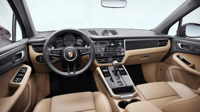 2026 Porsche Macan - Image 26 of 31