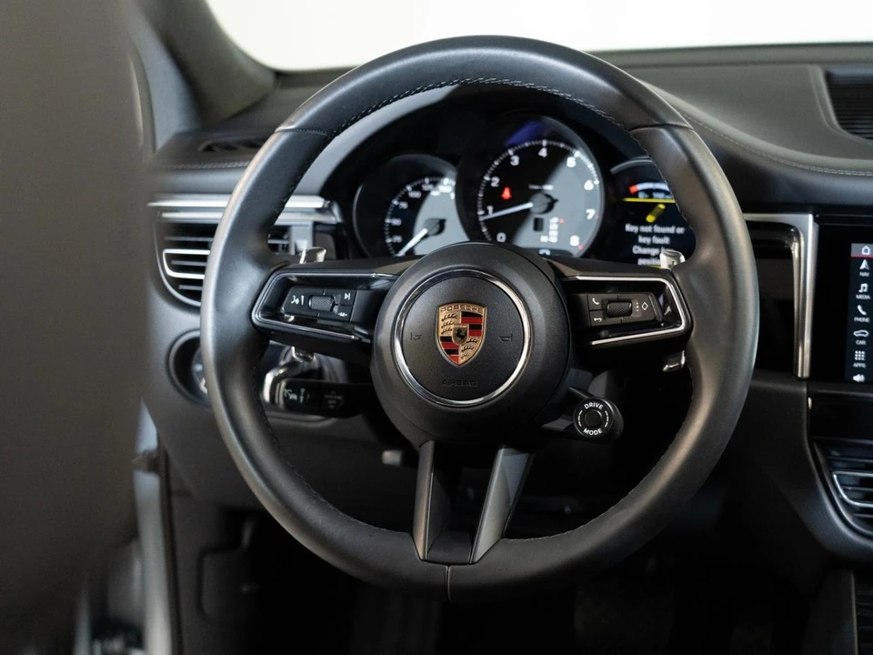 2026 Porsche Macan - Image 27 of 28