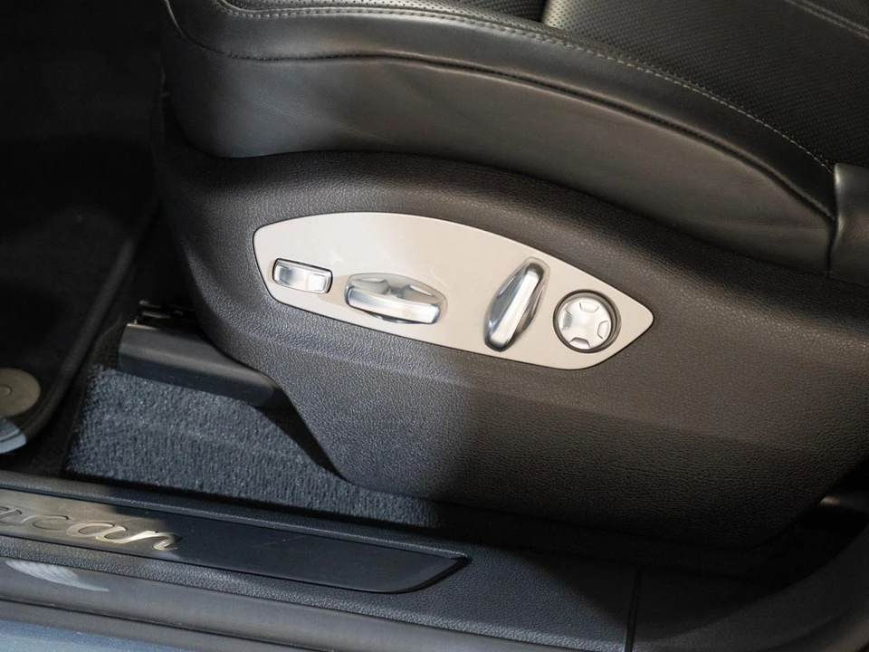 2026 Porsche Macan - Image 14 of 28