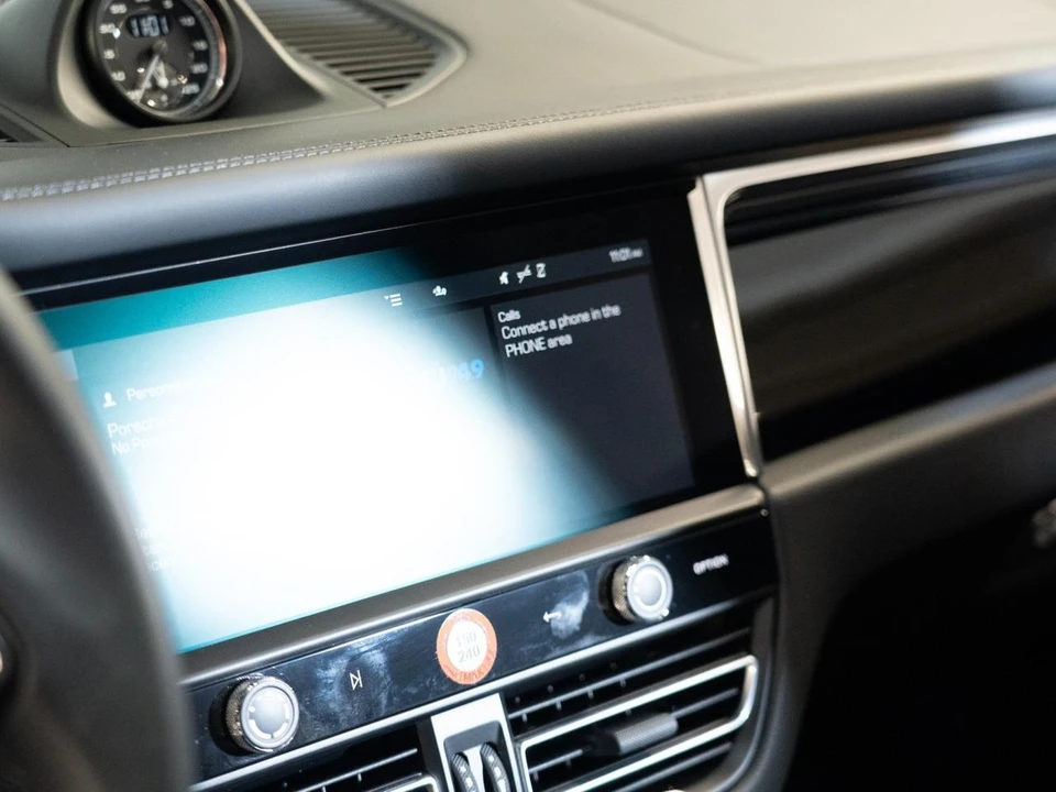 2026 Porsche Macan - Image 22 of 28